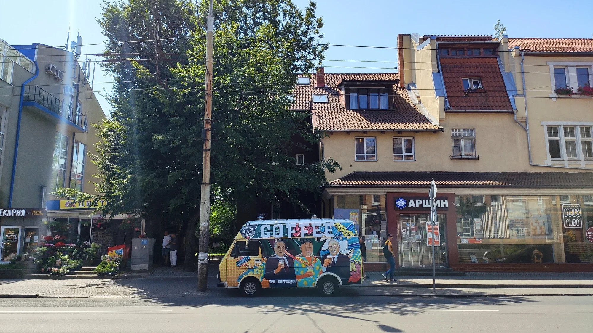 Уличная картинка не всегда на стене — часть того, что мы ищем, умеет переезжать