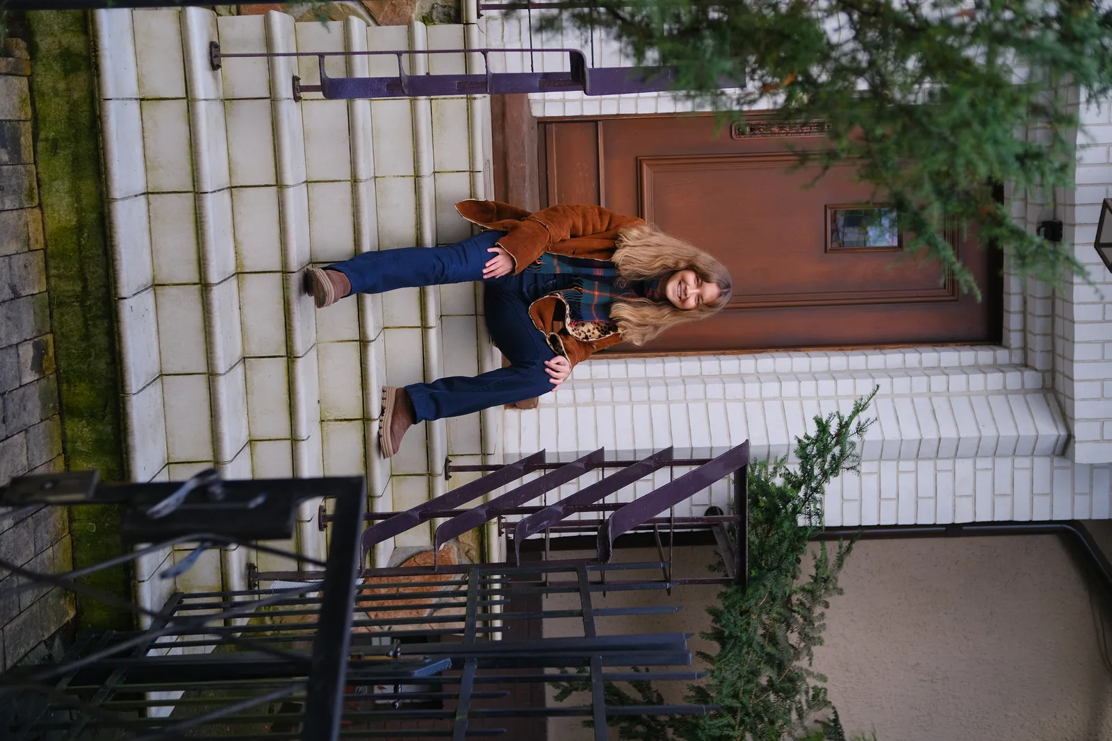Угол улицы — самая устойчивая вещь в городе: он переживает дома, которые его образуют. Фото: Настя Шафранова