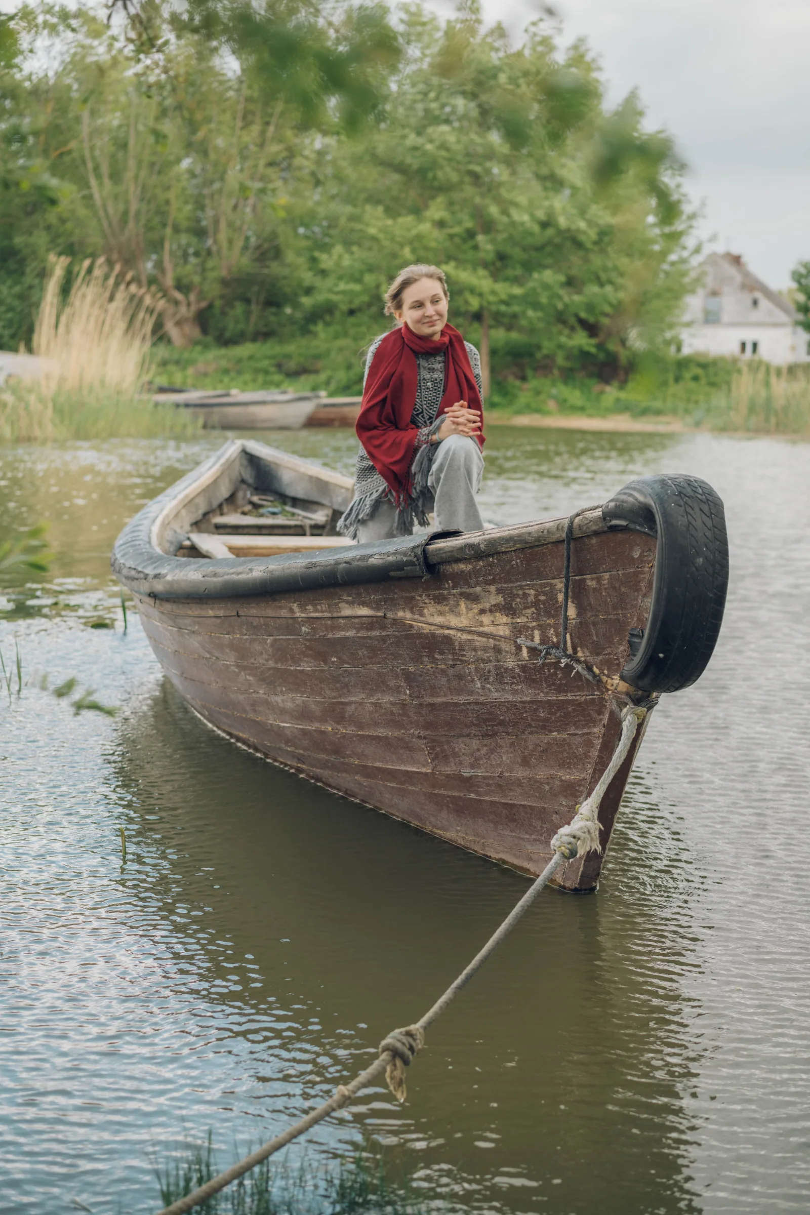 Такая вода нужна для первого раза: ровная, как стекло, у самого берега, с тростником за спиной. Фото: Настя Шафранова