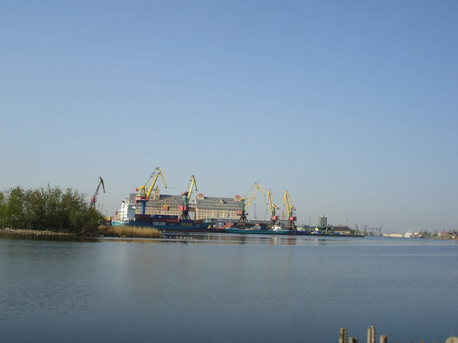 Почти всё, что стоит у вас дома, однажды пересекло эту воду